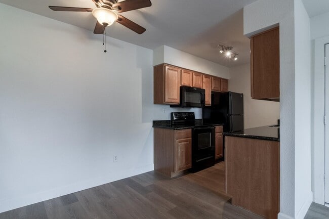 Building Photo - 5877 N Granite Reef Rd