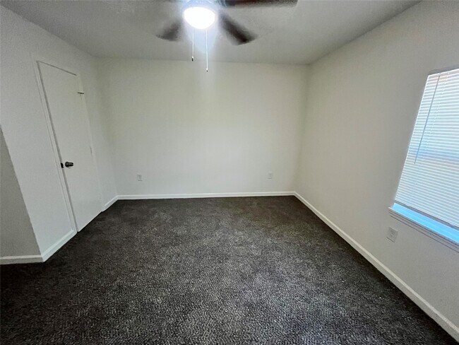 Building Photo - 12811 Murr Way