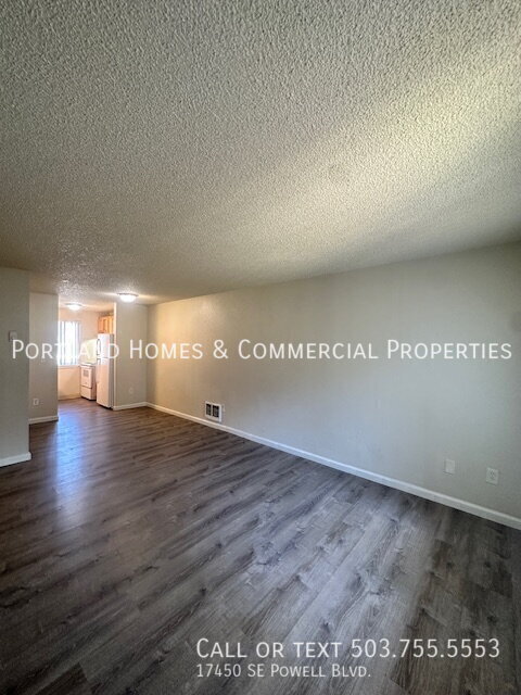 Building Photo - 17450 SE Powell Blvd