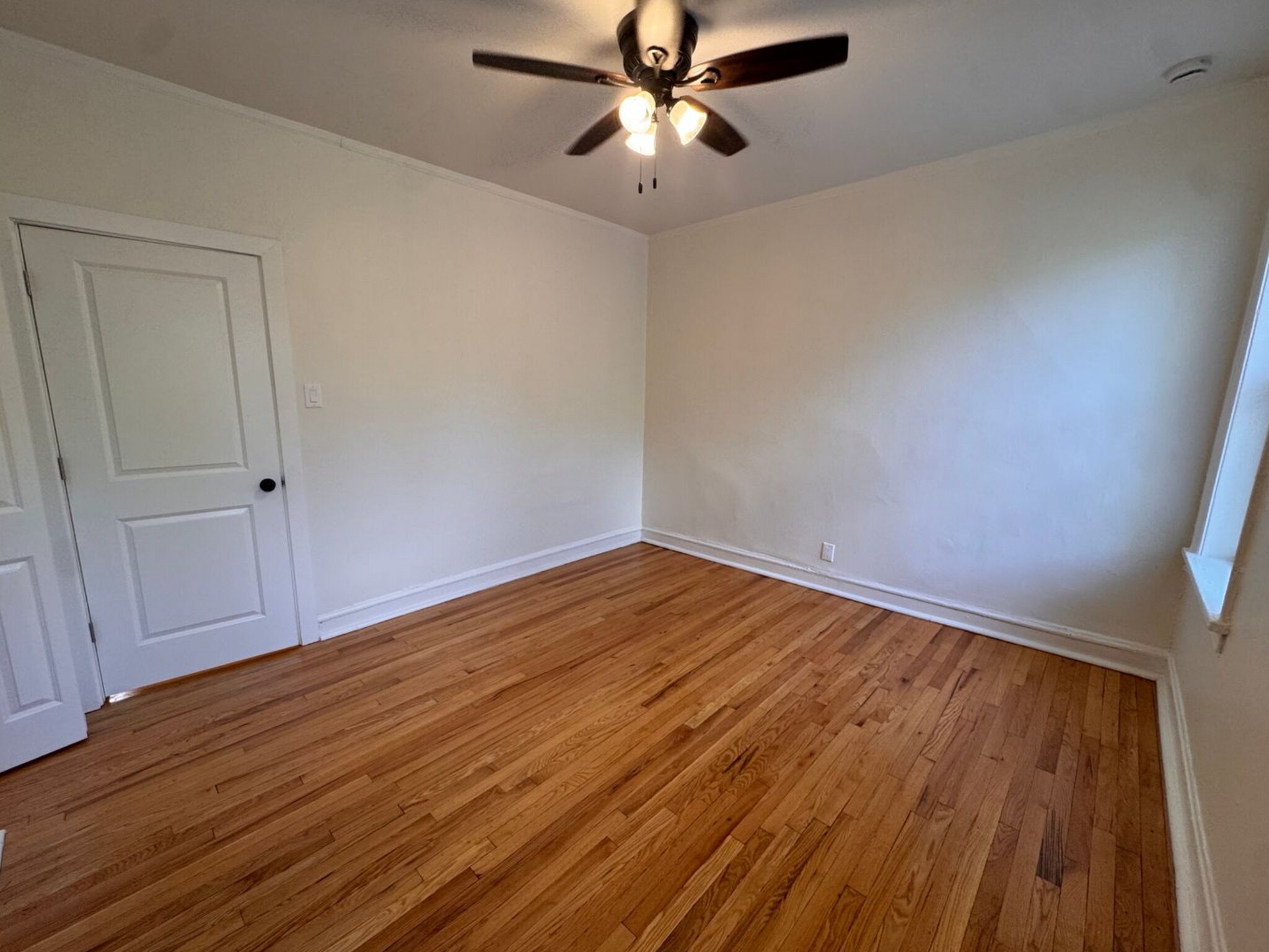 Building Photo - 6422 N Greenview Ave