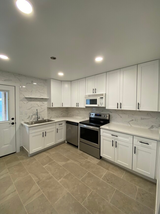 Building Photo - 23 Palmetto Dr