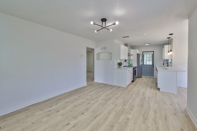 Building Photo - 867 53rd Terrace N