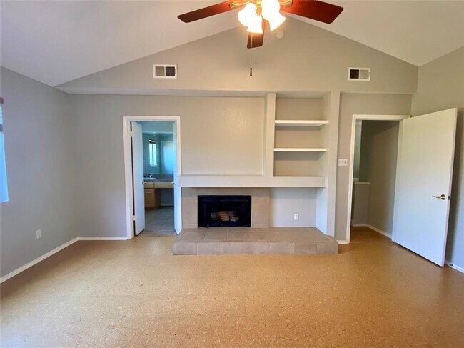 Building Photo - 4711 Spicewood Springs Rd