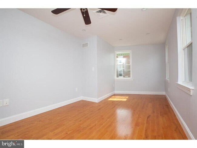 Building Photo - 2001 Tulip St