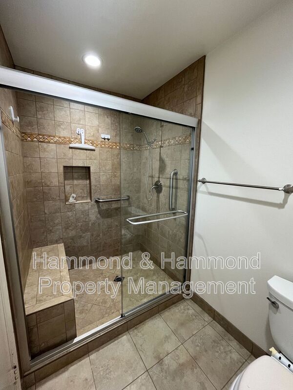Building Photo - 3804 Mainsail Cir