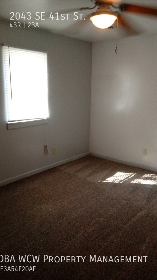 Building Photo - 2043 SE 41st St