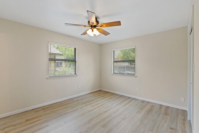 Building Photo - 609 Aspen Ln