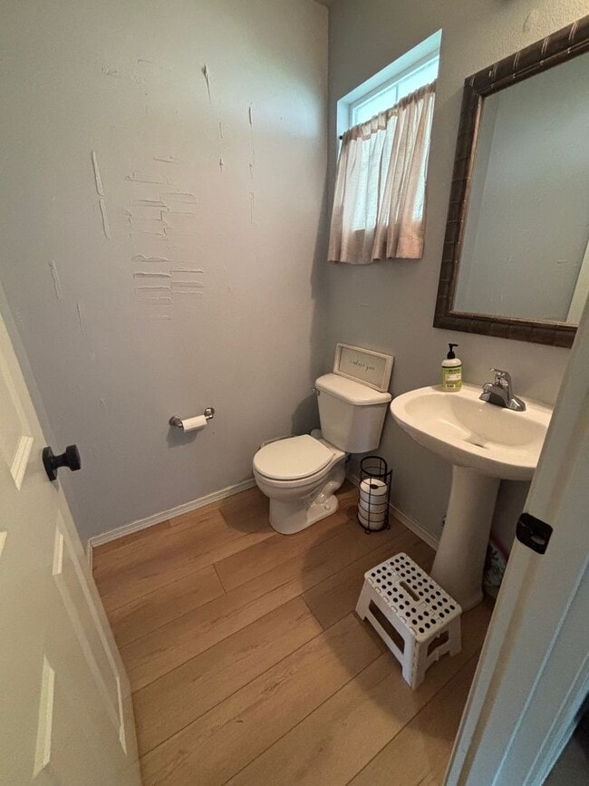 Building Photo - Beautiful 4-bedroom Dupont home