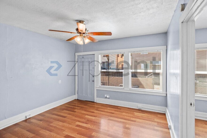 Building Photo - Unit