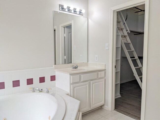 Building Photo - 4611 Rainbow Valley Ct