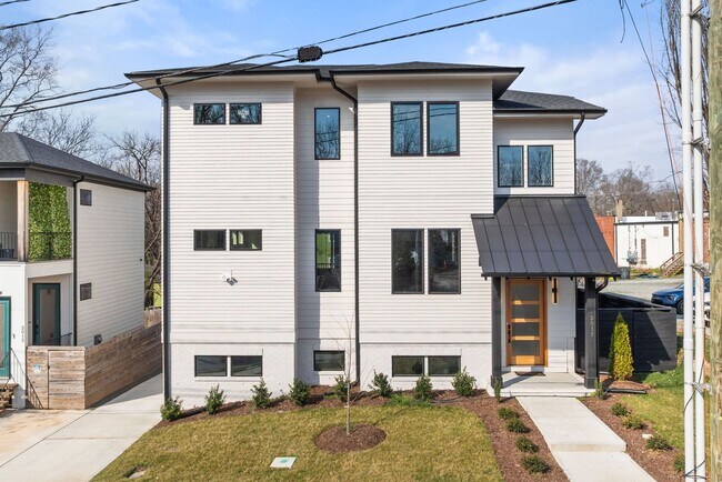 Building Photo - 5-bedroom 3.5 Bathroom Home in Durham