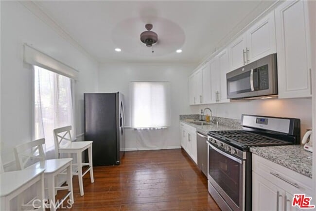 Building Photo - 9374 W Olympic Blvd