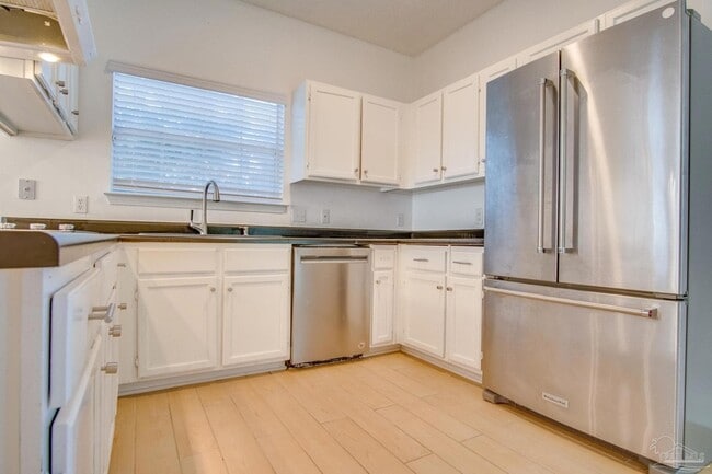 Building Photo - 1200 Jasper St