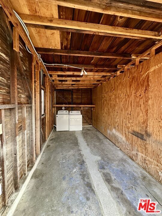 Building Photo - 523 1/2 W 56th St