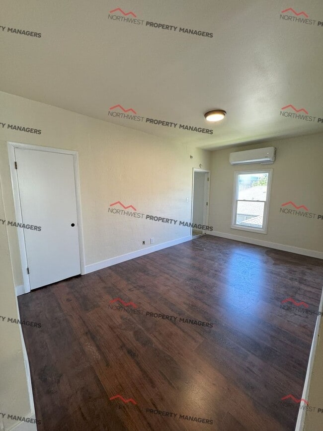 Building Photo - R282C