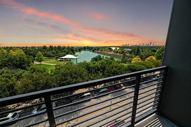 Building Photo - 1701 Simond Ave Ave