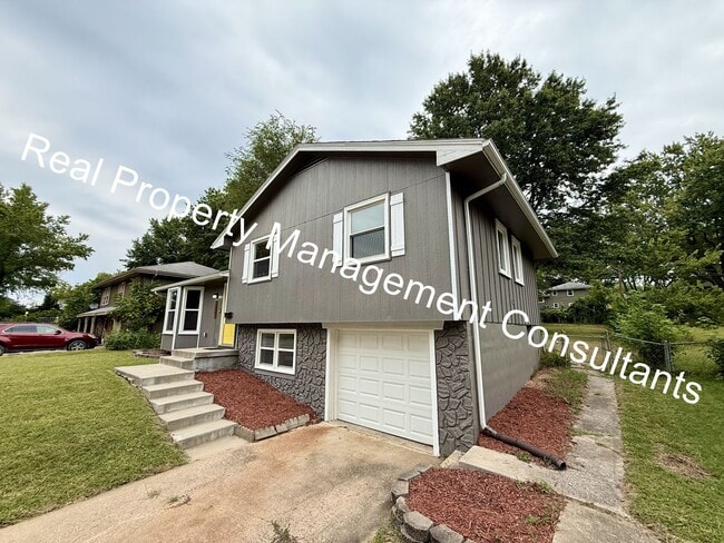 Building Photo - Charming 3 Bed Home with Modern Updates in...
