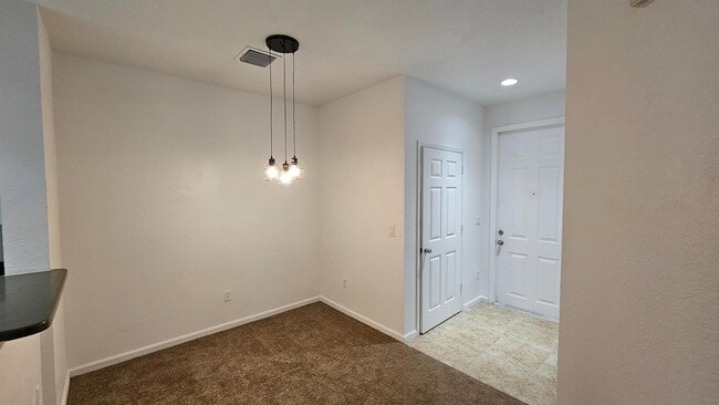 Building Photo - 2022 Island Dr