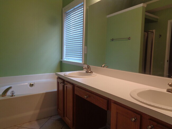 Building Photo - 509 Brickstone Dr