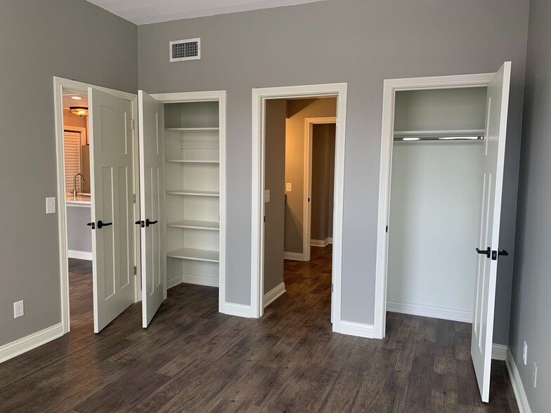 Building Photo - 112 W Washington Blvd