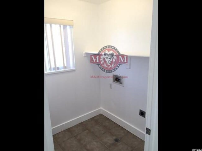 Building Photo - Beautiful 4 Bd 2.5 Bath Home in Sandy