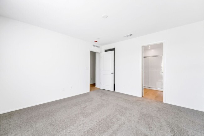 Building Photo - Modern Living in Cadence | Stylish Townhome with Open Concept & Community Amenities!