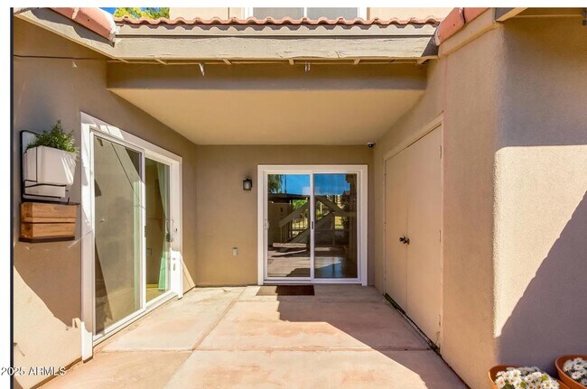 Building Photo - 7911 E San Miguel Ave