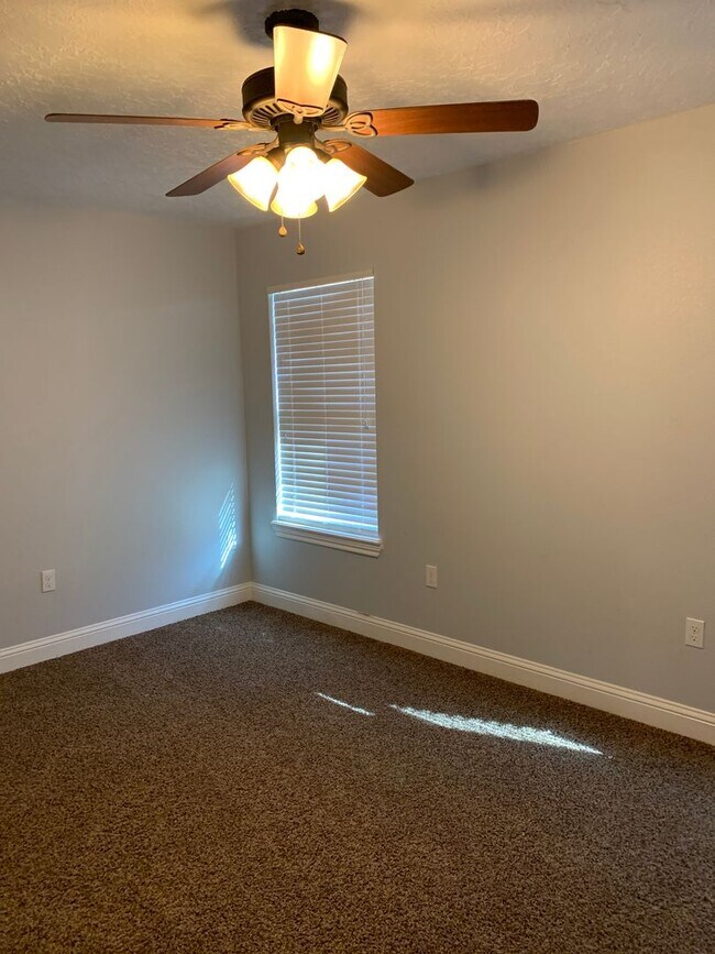 Building Photo - 2225 Jadyn Ln