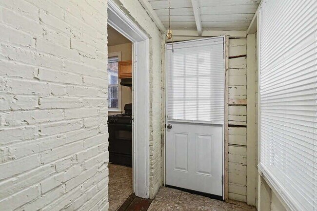 Building Photo - 5335 Willows Ave