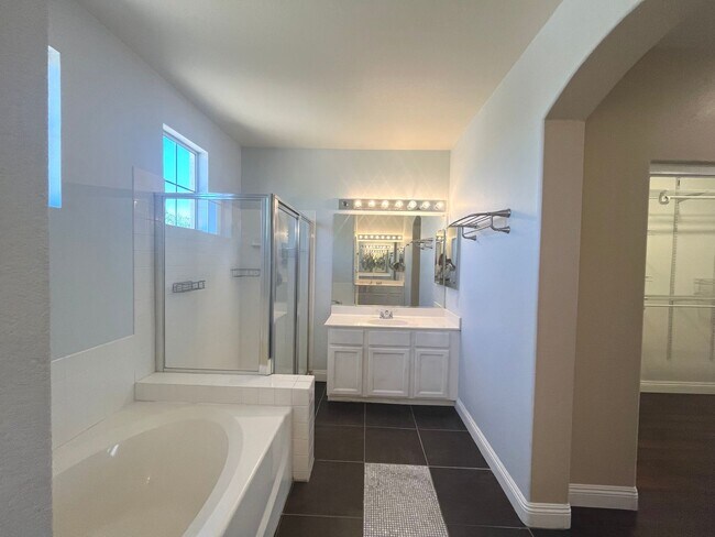 Building Photo - Discover this Gem w/sparkling pool & spa!
