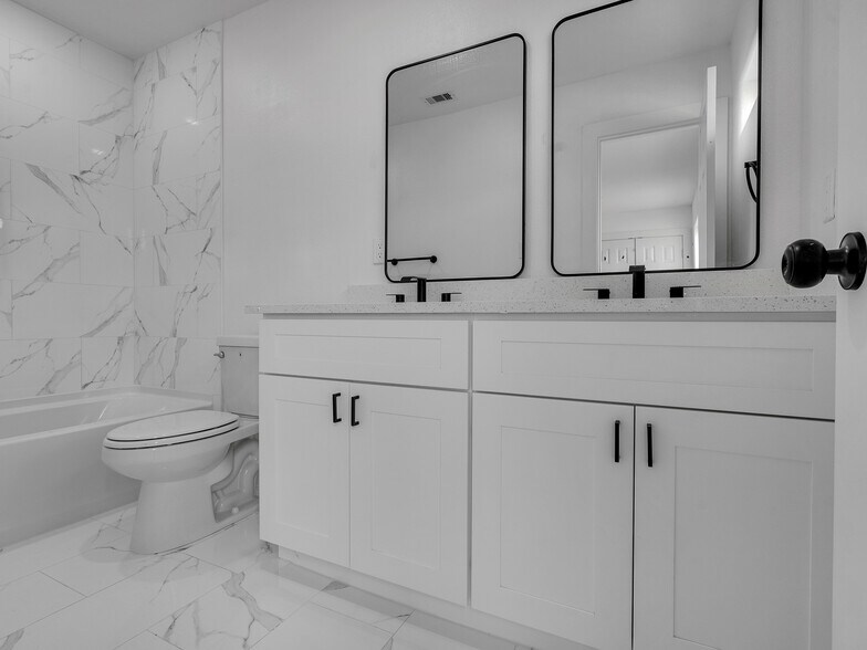 Building Photo - 8623 Homewood Ln