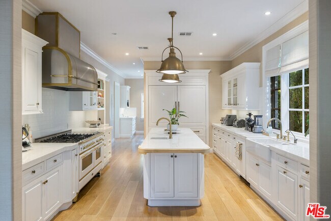 Building Photo - 9135 Hazen Dr