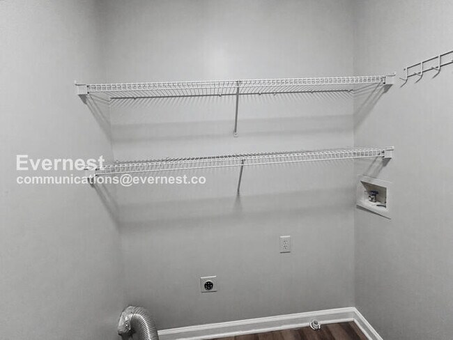 Building Photo - Modern Living in Saddle Bridge with Private Patio / 4 Beds and 2.5 Bath / Available Now!