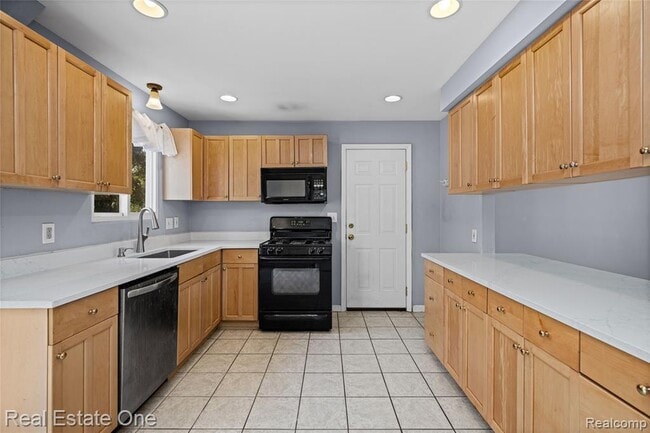 Building Photo - 348 Decca Dr