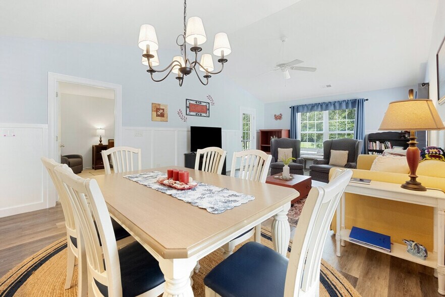 Building Photo - 719 Blue Stem Dr