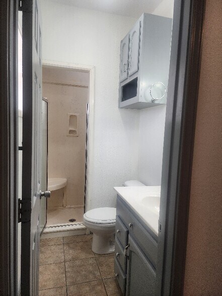 Building Photo - 607 Buena Vista Dr