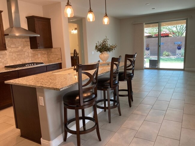 Building Photo - Dove Mountain Del Webb Beauty!