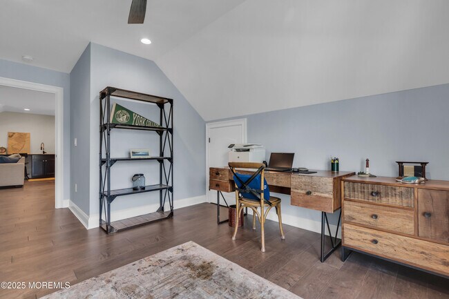 Building Photo - 2118 Edgewood Pl