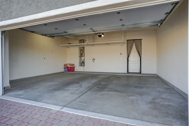 Building Photo - Lower price! Beautiful 2 bed + den, 2 bath Home Located in Quailwood!