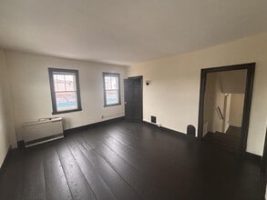Building Photo - Spacious 2+ Bedroom in Prime Brunswick Location