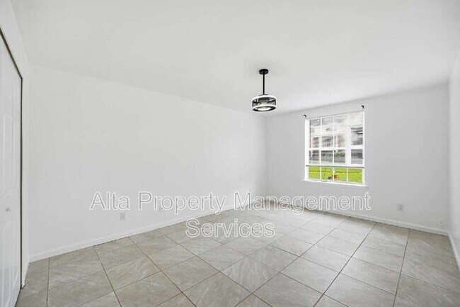 Building Photo - 4329 Plaza Gate Ln S