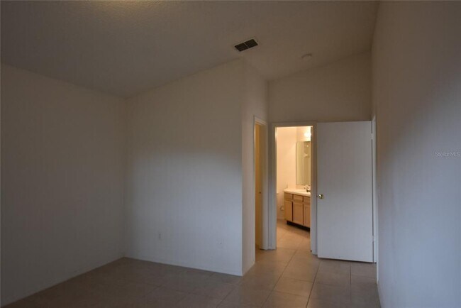 Building Photo - 3240 Brewster Dr