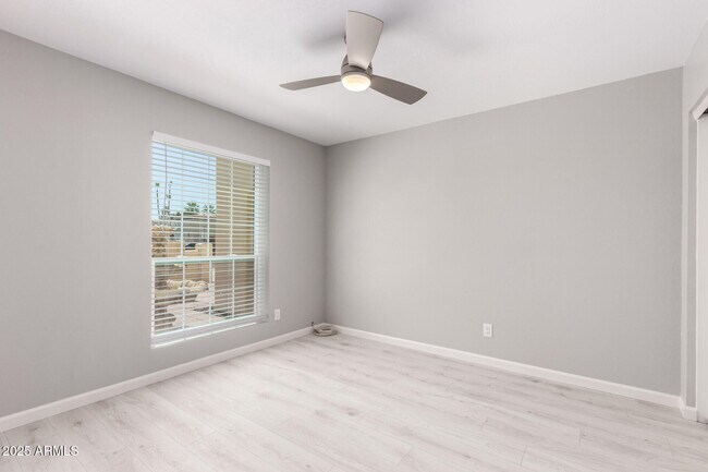 Building Photo - 16220 N 40th Ln