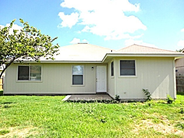 Building Photo - 102 Quail Cir