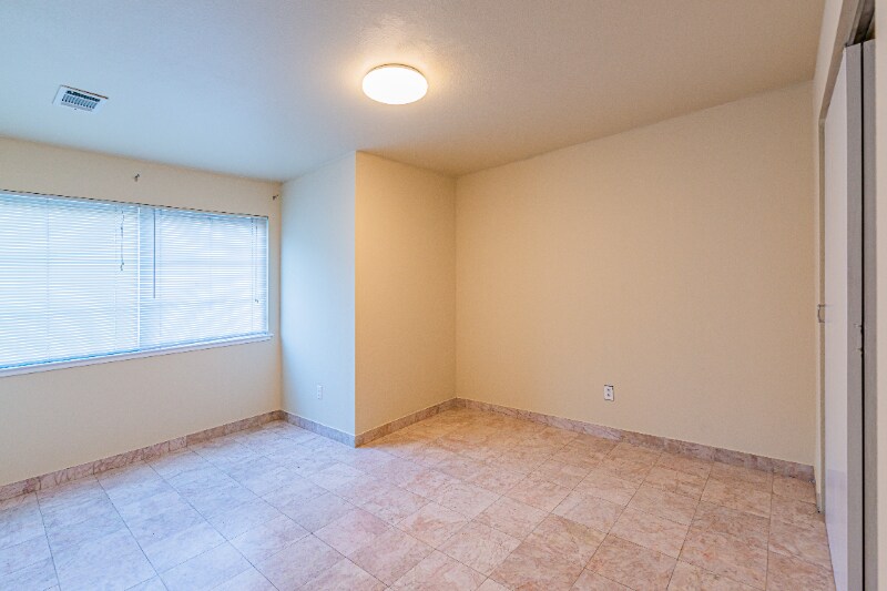 Building Photo - 120 Caldecott Ln