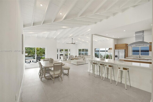 Building Photo - 12478 N Bayshore Dr