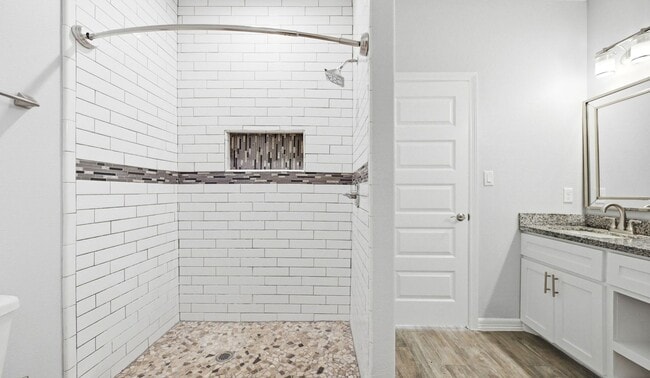 Building Photo - New Rental! Updated 3-bedroom/2 bath town home