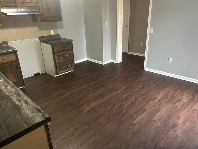 Building Photo - 4 Bedroom House