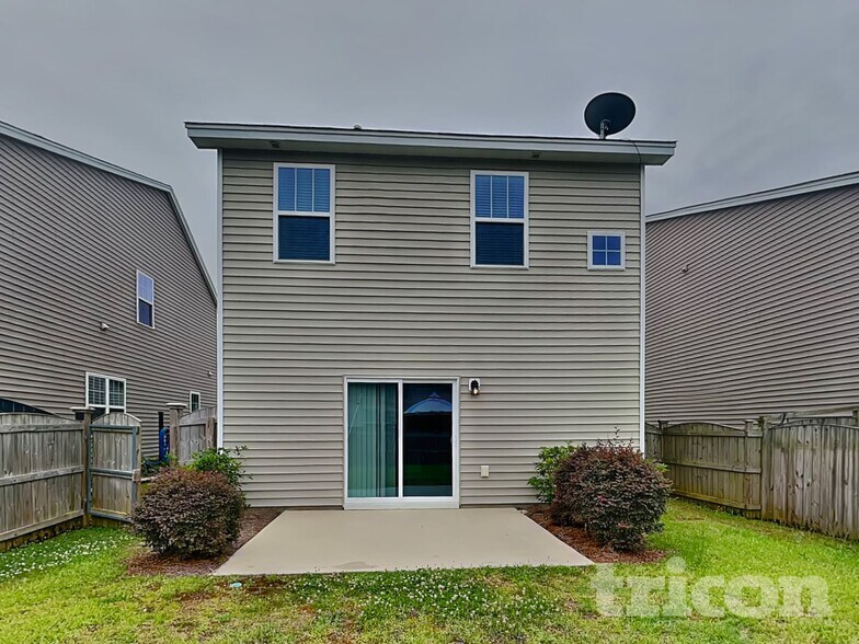 Building Photo - 423 Lanyard Ln