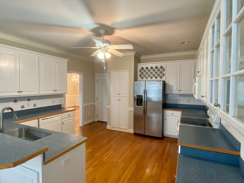 Building Photo - 4903 Pebble Beach Cir N